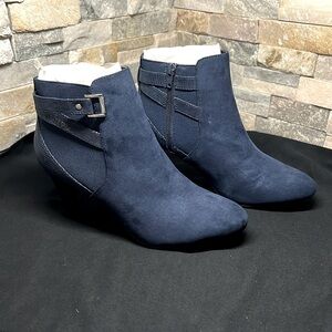 KS blue man made fabric heel boot
